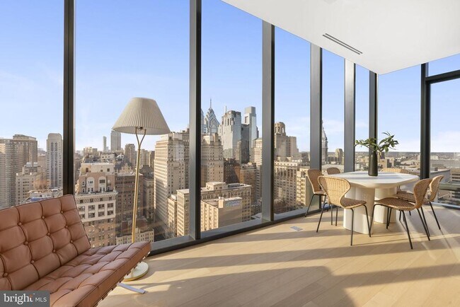 Building Photo - 210 S 12th St