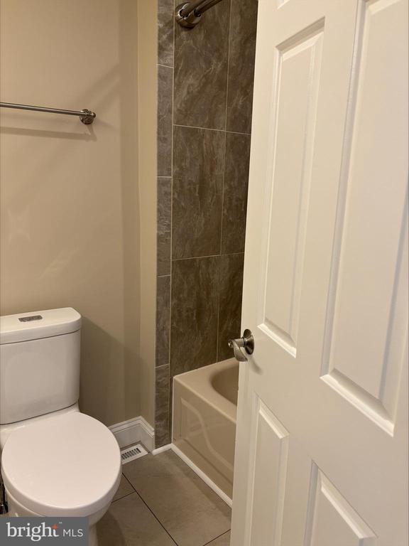 Building Photo - 87 Amity Dr