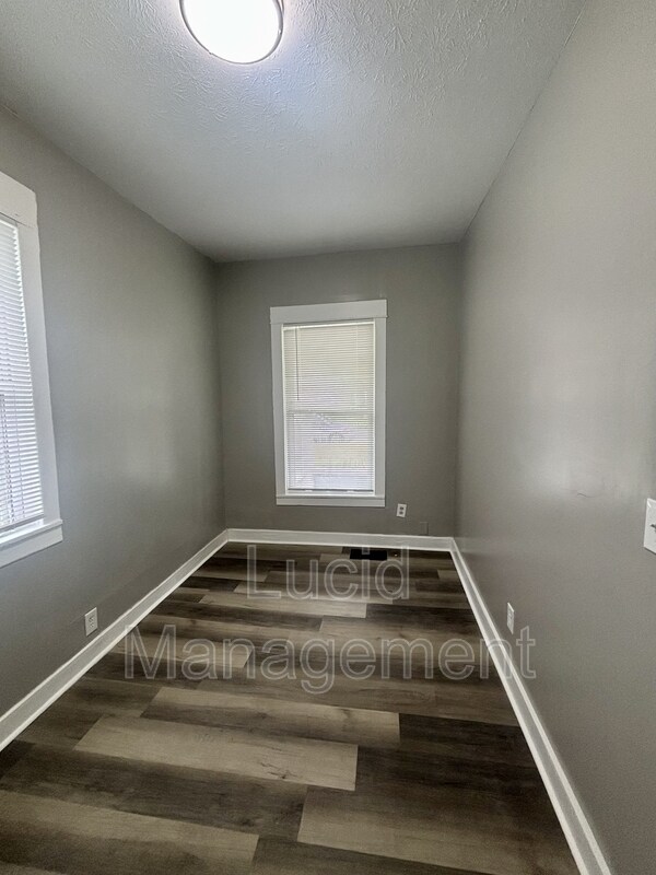 Building Photo - 3754 Kahlert Ave