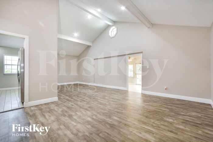 Building Photo - 1520 Tivoli Dr
