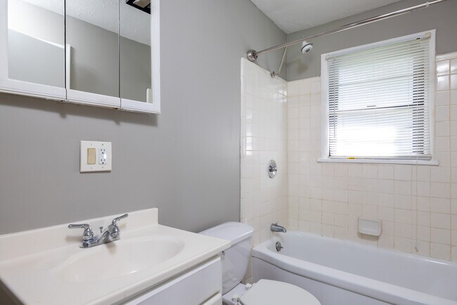 Building Photo - 7215 Earl Dr