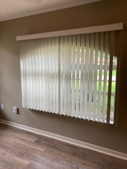 Building Photo - 6 Pony Ln