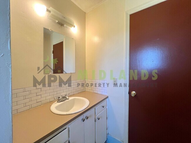 Building Photo - 1205 Faraway Dr