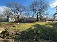 Building Photo - 1611 Buxton Rd