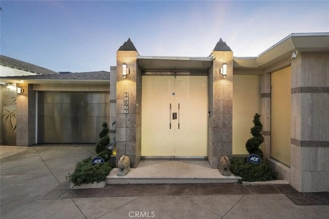 Building Photo - 31877 Circle Dr