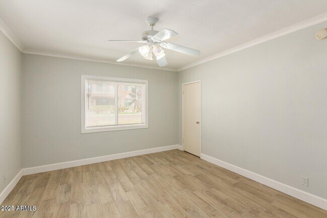 Building Photo - 547 E Belmont Ave