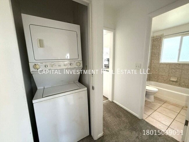 Building Photo - 421 N Oakley St