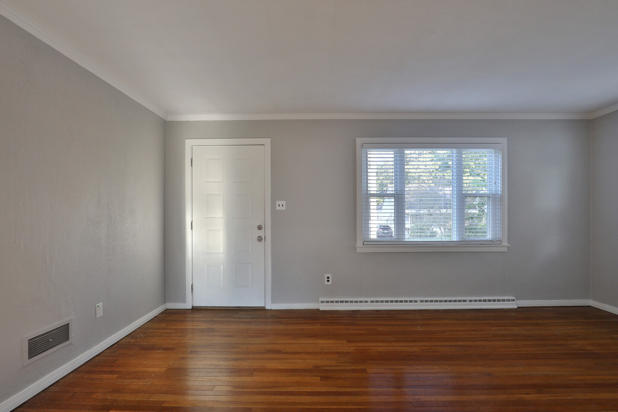 Building Photo - 5586 Emerson Ave