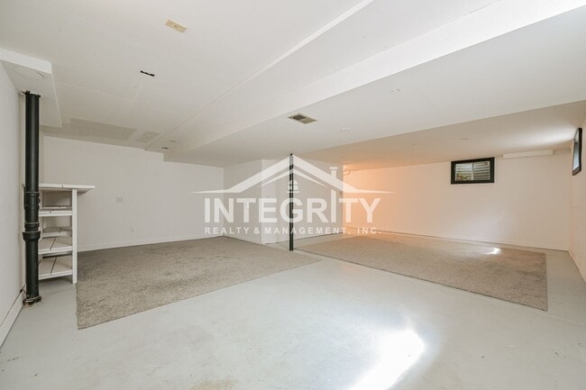 Building Photo - 5051 W Portland Dr