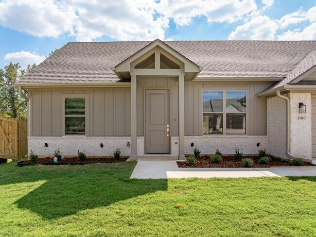 Building Photo - 3190 Dogwood Pk Blvd