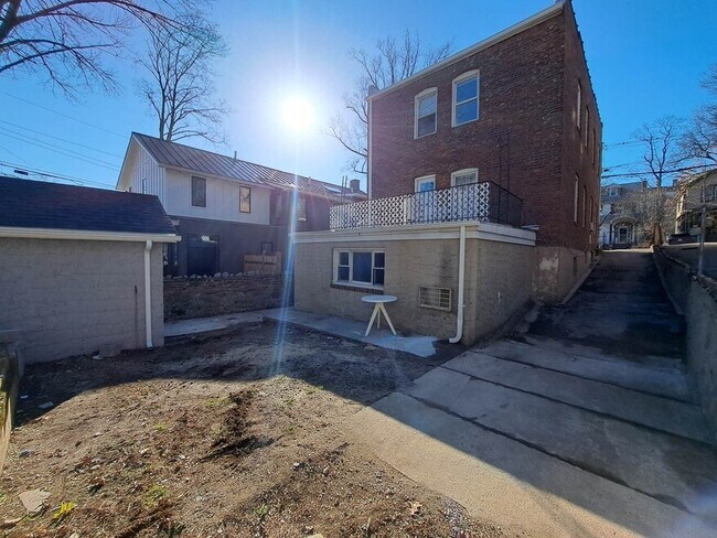 Building Photo - 6304 Liebig Ave