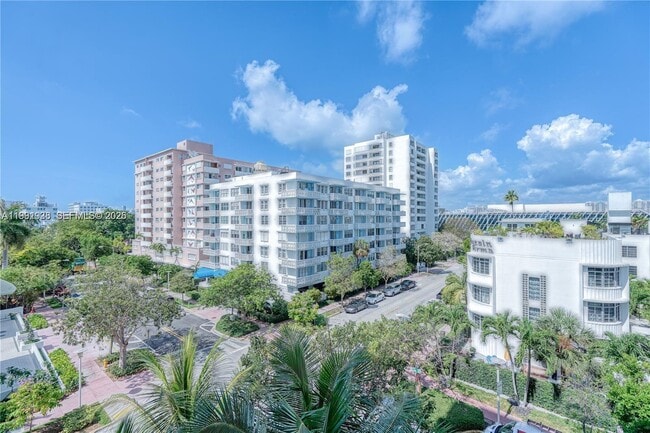 Building Photo - 245 18th St