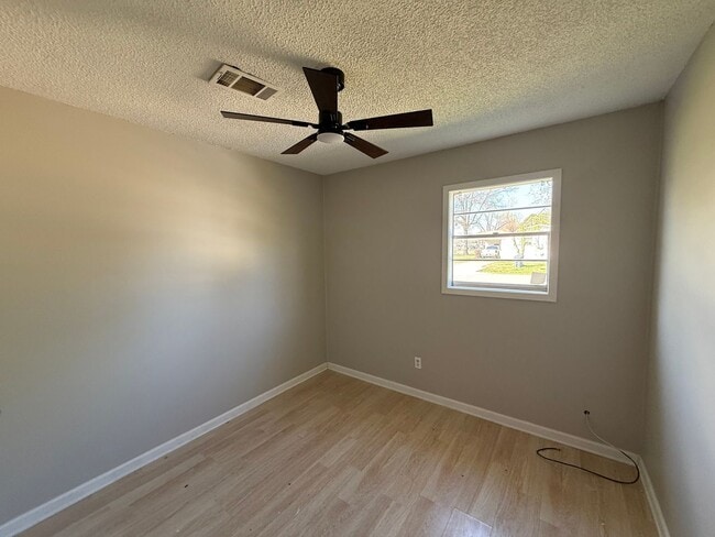 Building Photo - 3200 Meador Rd