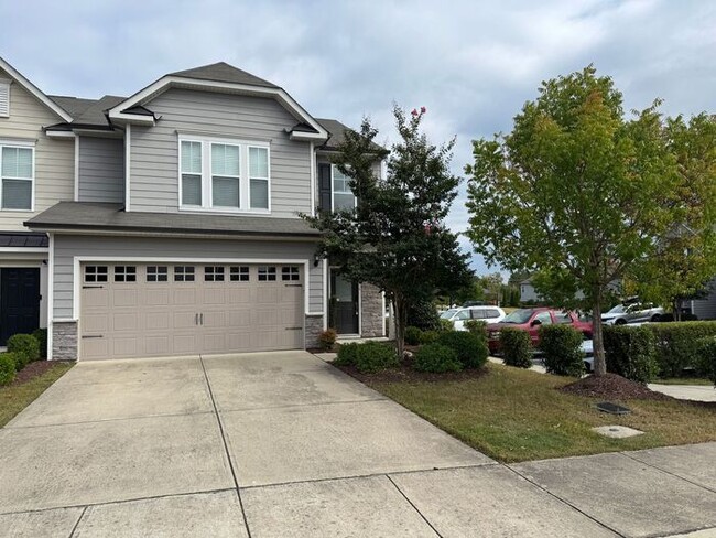 Primary Photo - Like new 3 Bedroom townhouse with 2 car ga...