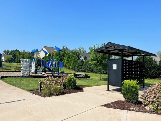 Building Photo - 15531 Laverack Ln
