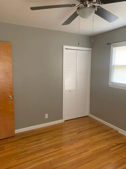 Building Photo - 1094 Briarwood Dr