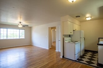 Building Photo - John's Landing 2Bdr in Garden Setting W Garage Ready Early September!