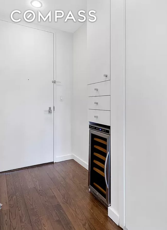 Building Photo - Chelsea 1 Bed W/D &amp; Balcony $6800