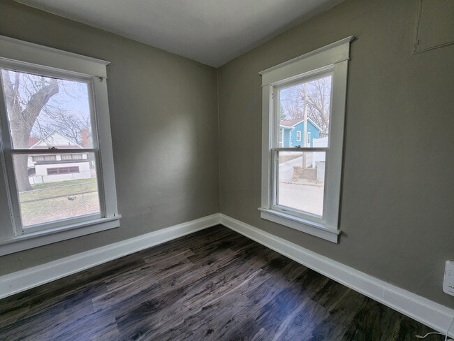 Building Photo - 113 Maplewood St