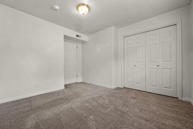 Building Photo - 1514 S 175 E St