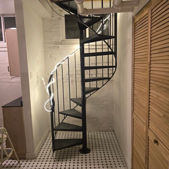 Building Photo - 6008 8th Ave