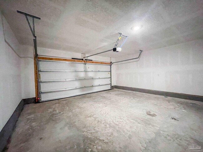 Building Photo - 9627 Angel Oak Dr