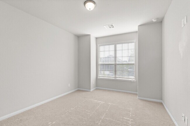 Building Photo - 29650 Kynndal Shore Dr