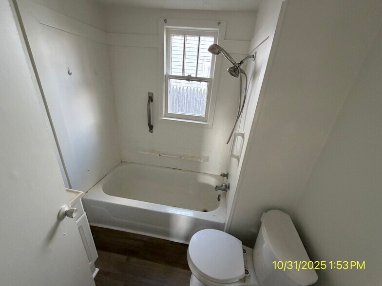 Building Photo - 3219 S Vine St