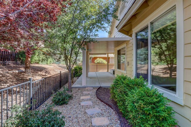 Building Photo - 2 Bedroom plus an office, 2 Bath home in The Cottages at Prescott Lakes!