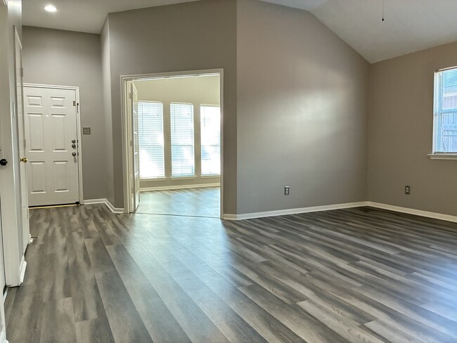 Building Photo - 2427 Halstead Dr