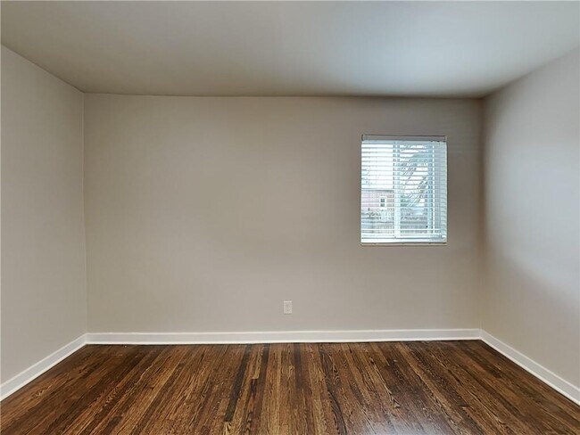 Building Photo - 880 N Highland Ave NE