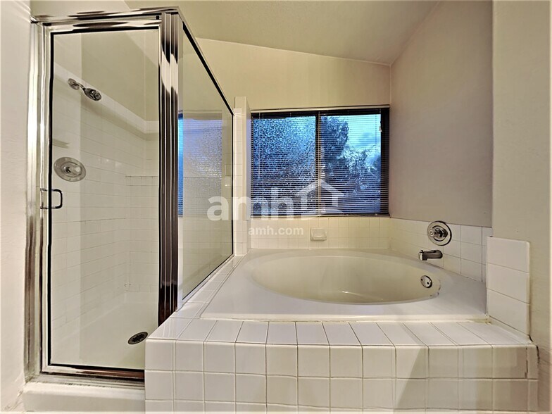 Building Photo - 140 Kachina Dr