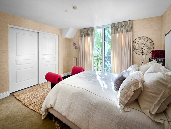 Building Photo - 10795 Wilshire Blvd