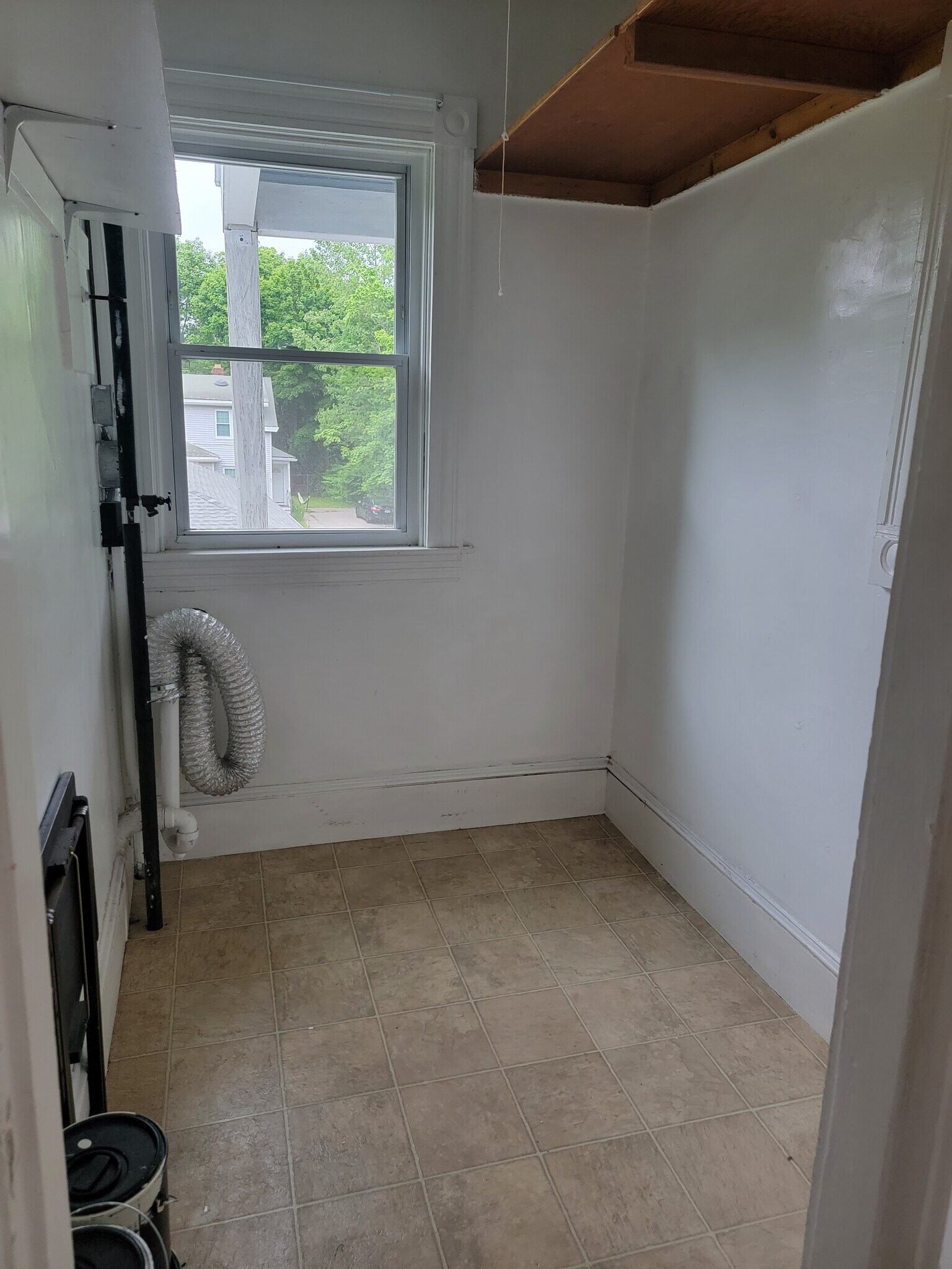 Laundry room with W/D hookup - 15 Starkey Ave