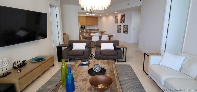 Building Photo - 15901 Collins Ave