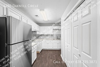 Building Photo - 4280 Oaknoll Cir