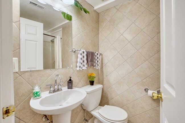 Building Photo - 3731 S Kemper Rd