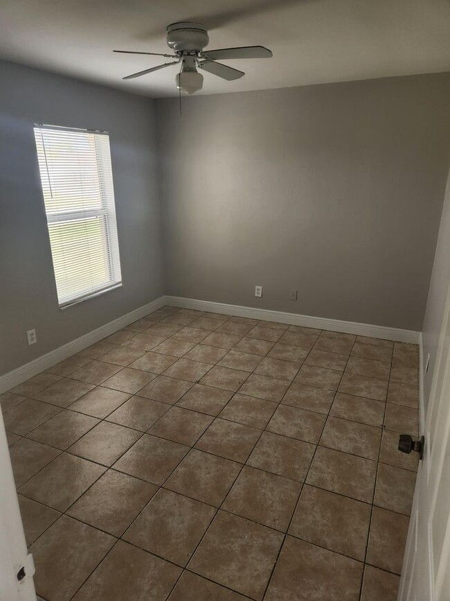 Building Photo - Large 2 bedroom 2 Bath Duplex for only $15...