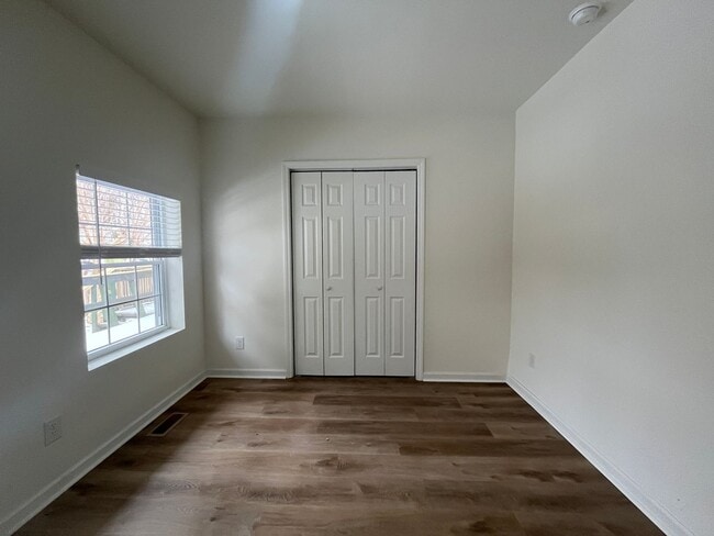 Building Photo - Newley Remodeled!