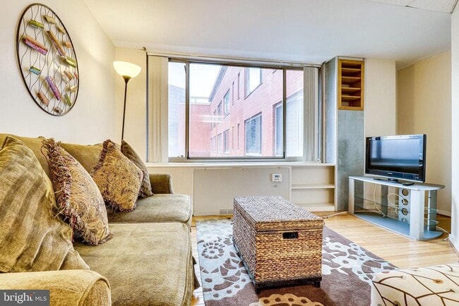 Building Photo - 1111 Arlington Blvd