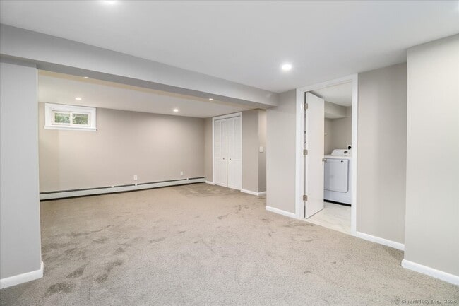 Building Photo - 8 Lakewood Terrace
