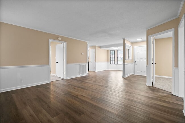 Building Photo - Three Bedroom on Corner Lot!