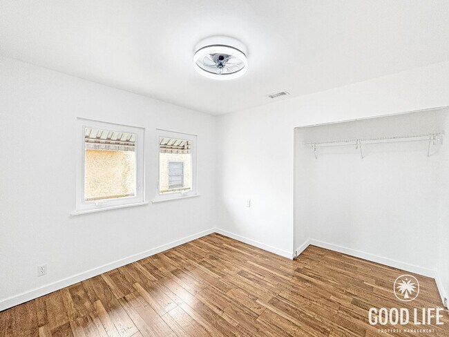 Building Photo - Inviting 3BD/2BA South Park Home with Turf Yards, Hardwood Floors & A/C