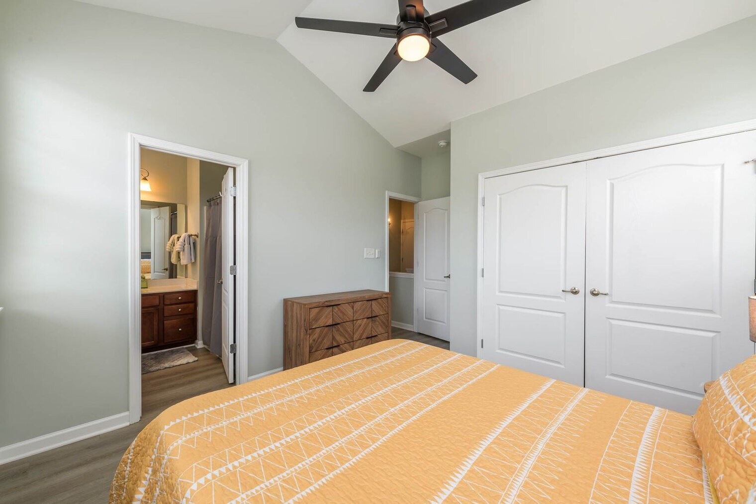 Building Photo - 21321 Pine St