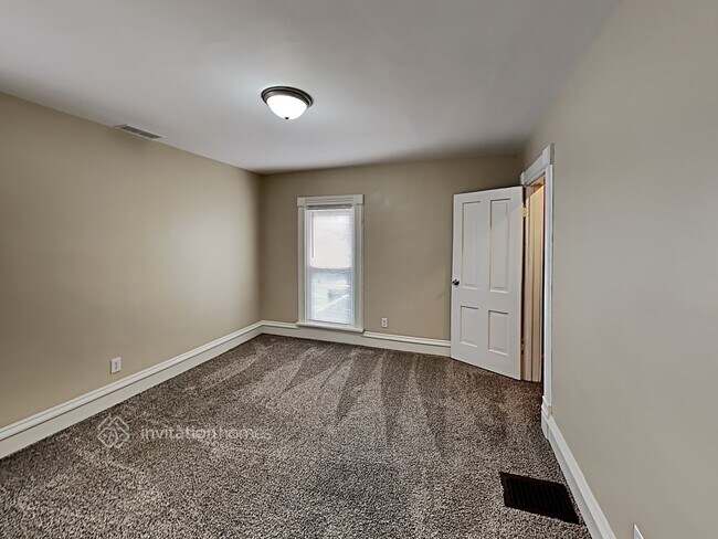 Building Photo - 424 E Park Ave