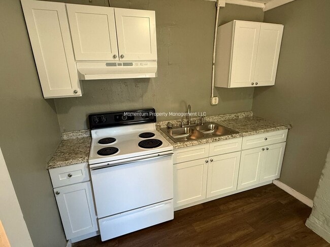 Building Photo - 1/1 Ybor Cottage- Move in Ready