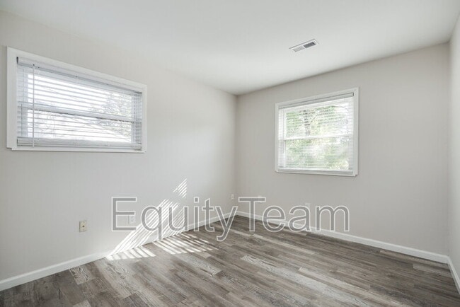 Building Photo - 9609 Helmsley Way