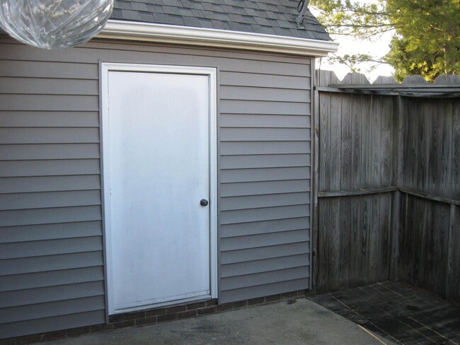 Building Photo - One Story Townhouse in Adams Farm