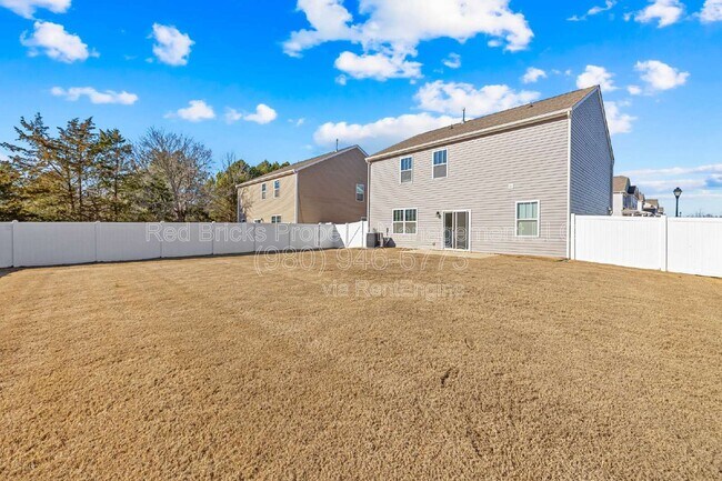 Building Photo - 4015 Meadow Green Dr