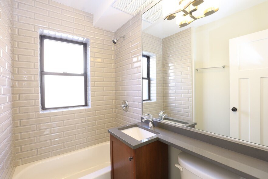 Building Photo - 553 W Arlington Pl